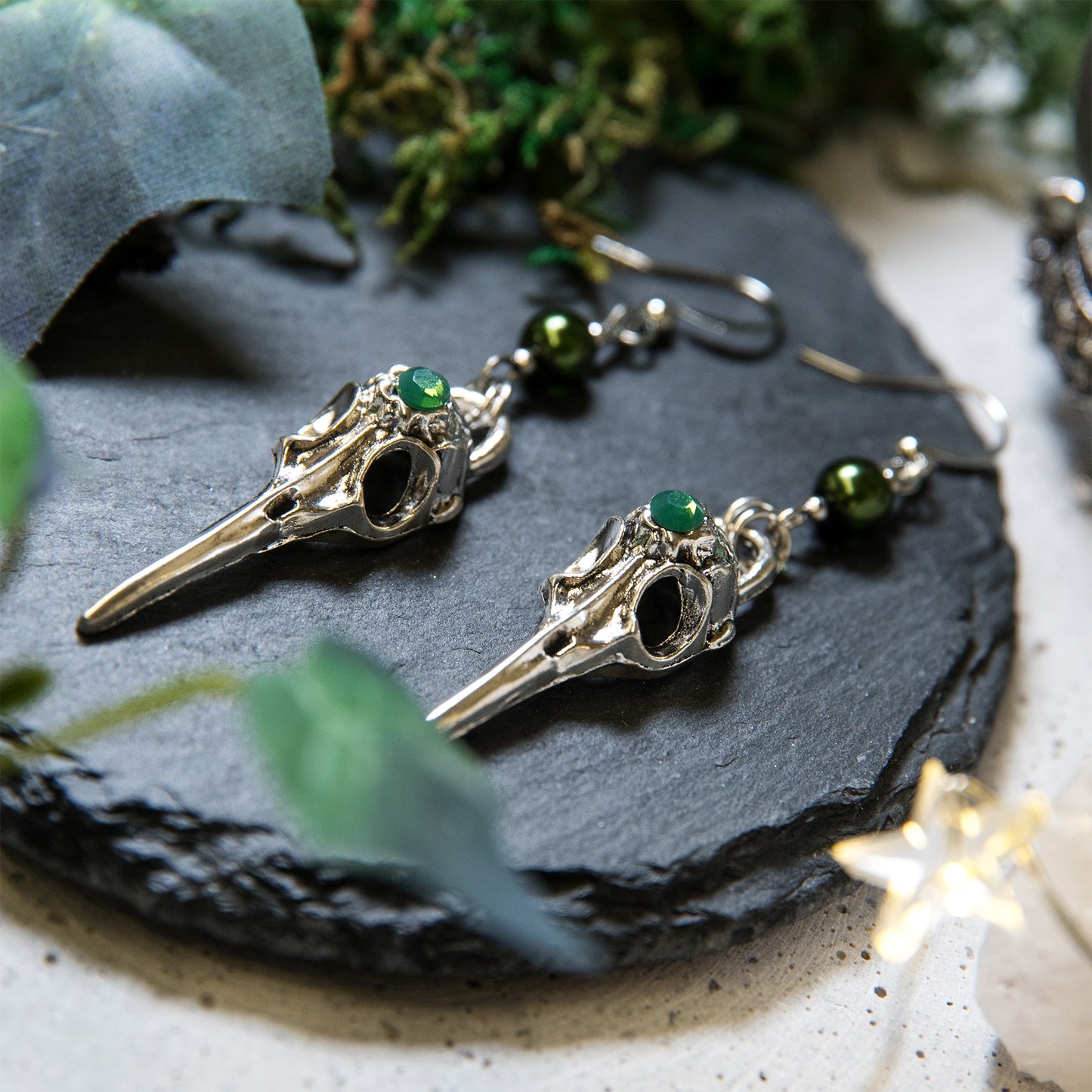 „NEVERMORE“ – RABENSCHÄDEL OHRRINGE – ANTIK SILBER