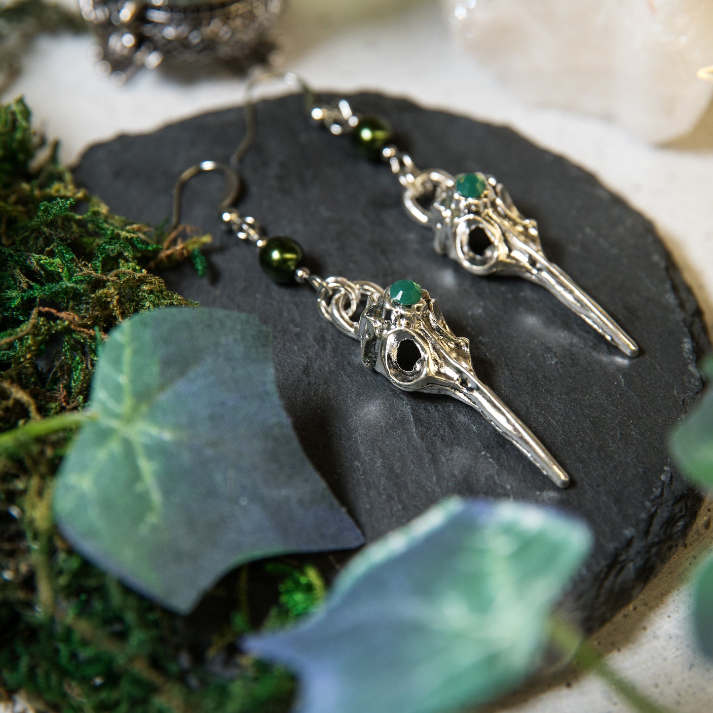 „NEVERMORE“ – RABENSCHÄDEL OHRRINGE – ANTIK SILBER