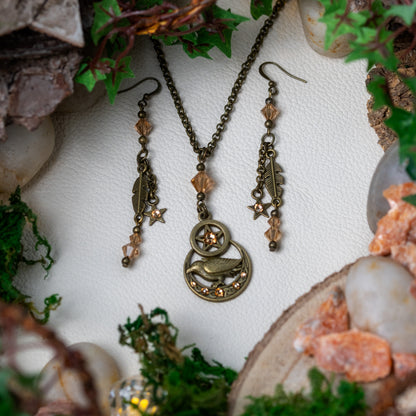 “HUGIN ODER MUNIN” – SCHMUCKSET MIT RABE UND PENTAGRAMM – ANTIQUE BRONZE